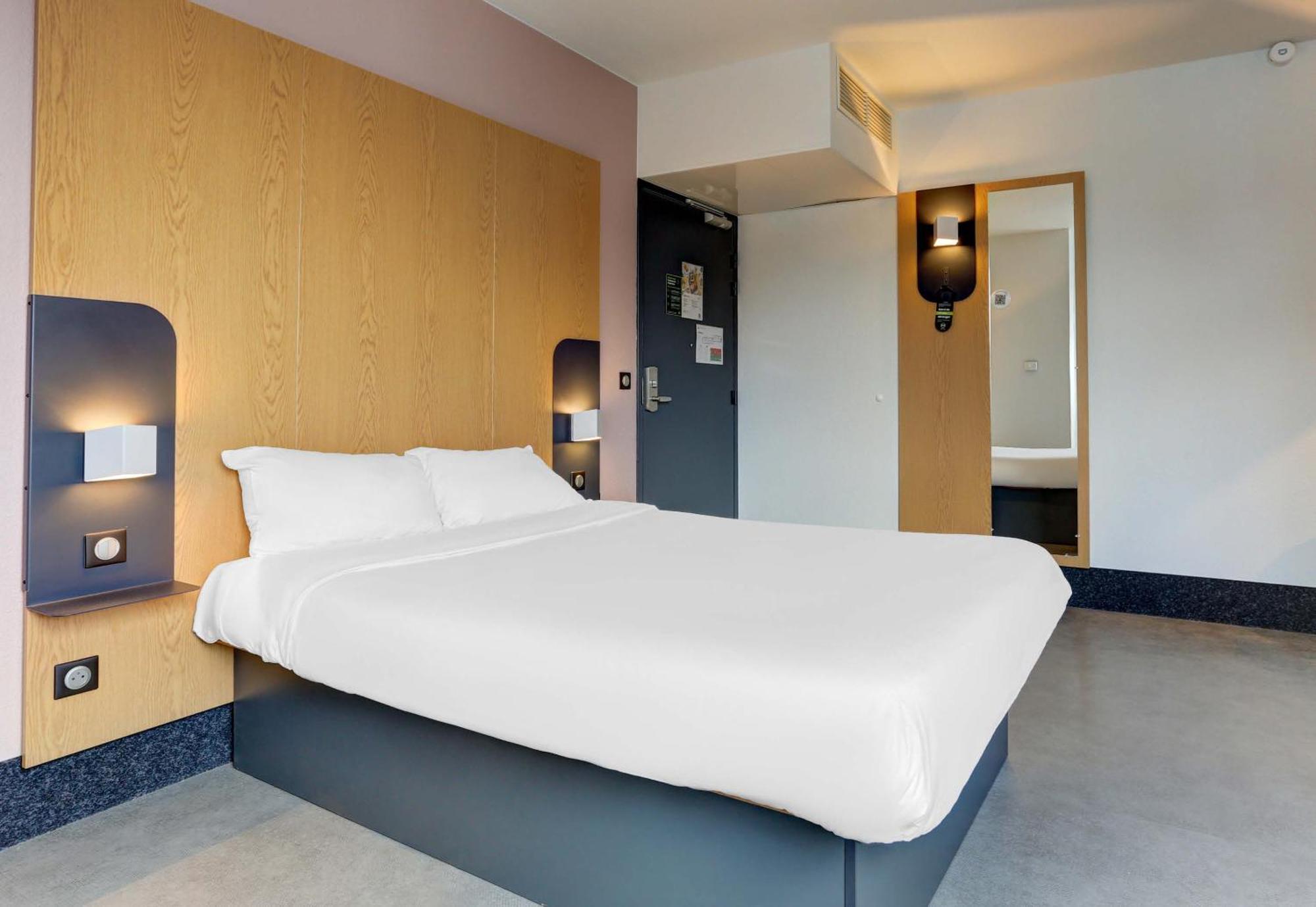 B&B Hotel Reims Centre Gare Exterior foto